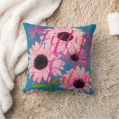 フィフティアンドファブルピンクデイジーオンブルーハッピーバースデー クッション (ブランケット)