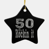 フィフティアンドロックンイット50番誕生日 セラミックオーナメント (裏面)