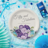 フィフティーファウラス誕生日パープルブルーフローラホワイト ペーパープレート (パーティー)