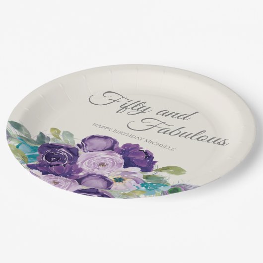 フィフティーファウラス誕生日パープルブルーフローラホワイト ペーパープレート (アングル)