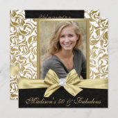 フィフティ・アンド・ファビュラス ゴールド ホワイト ダマスク 50歳の誕生日 招待状 (正面/裏面)