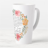 フィリップ4:8ピンクと黄色のフローラリース カフェラテマグ (右アングル)