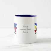 フィリピンの旗を持つTGIFのフィリピン人 ツートーンマグカップ (中央)