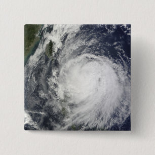 フィリピンを離れた台風Lupit 缶バッジ