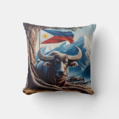 フィリピン国旗を掲げた山々による水牛 クッション (正面)