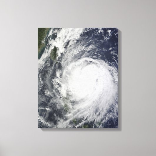 フィリピン沖の台風ルピット キャンバスプリント (正面)