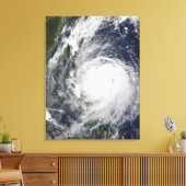 フィリピン沖の台風ルピット キャンバスプリント (インサイチュ (リビング))
