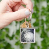 フィリピン沖の台風ルピット キーホルダー (手)