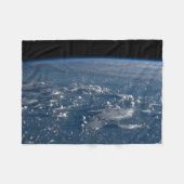 フィリピン海を横切る雲の影 フリースブランケット (正面(横))