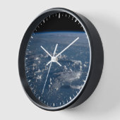 フィリピン海を横切る雲の影 壁時計 (傾斜)