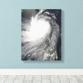 フィリピン諸島上空の台風ヌリ キャンバスプリント (インサイチュ (ウッドフロア))