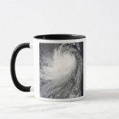 フィリピン諸島上空の台風ヌリ マグカップ (左)