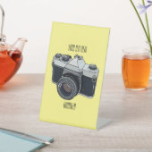 フィルムカメラ漫画イラストレーション 台座サイン (インサイチュ)