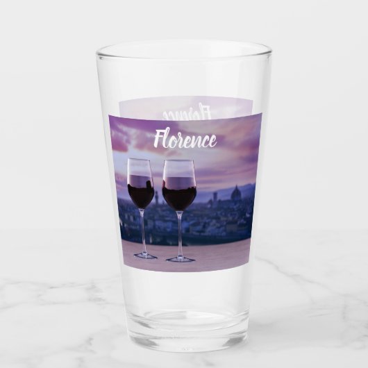 フィレンツェのスカイラインに赤ワインの2つのグラス タンブラーグラス (正面)