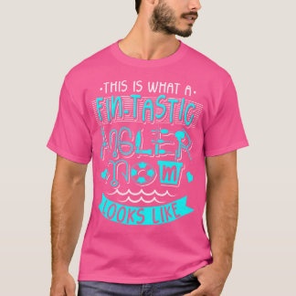 フィンタスティックアングラマママママザーフィッシュ魚釣りフィッシャーウォム Tシャツ