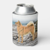 フィンランドスピッツ絵画アットシーショア – Dog Art 缶クーラー (缶正面)