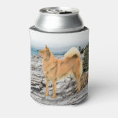 フィンランドスピッツ絵画アットシーショア – Dog Art 缶クーラー (缶裏面)