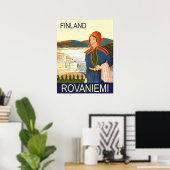 フィンランド、ロヴァニエミ、海岸の女性 ポスター (ホームオフィス)