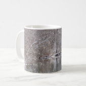 フィンリー川の上の雪 コーヒーマグカップ (正面左)