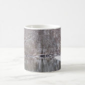 フィンリー川の上の雪 コーヒーマグカップ (中央)