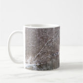 フィンリー川の上の雪 コーヒーマグカップ (左)