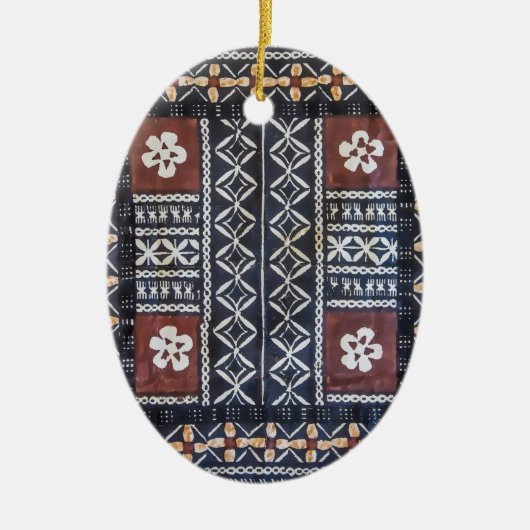 フィージーの樹皮布の布のプリントのオーナメント セラミックオーナメント (正面)
