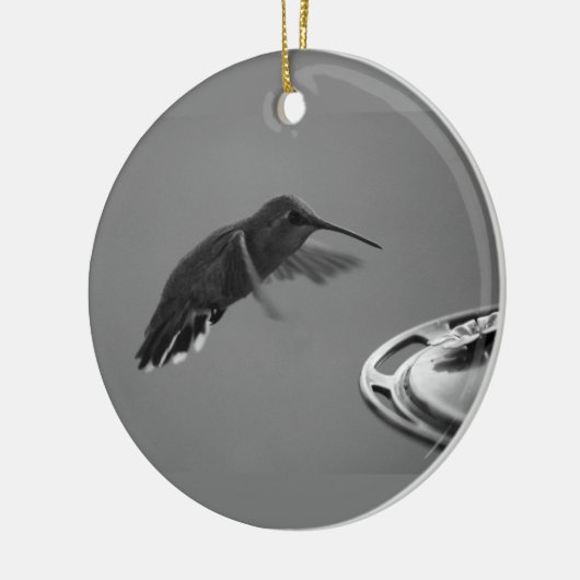 フィーダーブラックとホワイトでハミングバード1または3 セラミックオーナメント (左)
