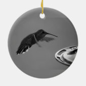 フィーダーブラックとホワイトでハミングバード1または3 セラミックオーナメント (裏面)