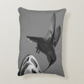 フィーダーブラックとホワイトでハミングバード2または3 アクセントクッション (裏面(縦))