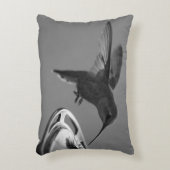 フィーダーブラックとホワイトでハミングバード2または3 アクセントクッション (正面(垂直))