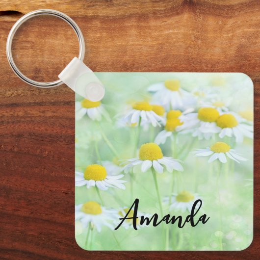 フィールドかわいらしのデイジーの写真 キーホルダー (正面)