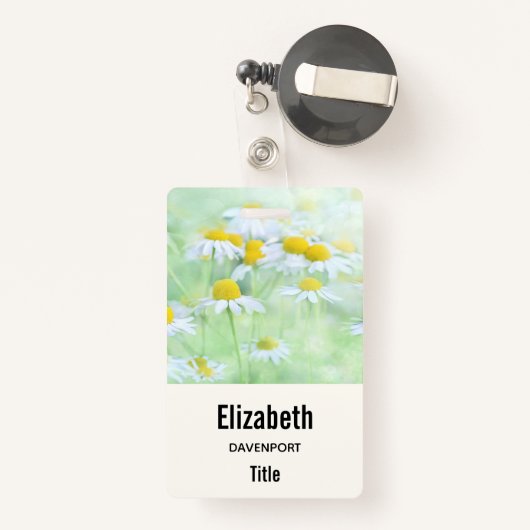 フィールドかわいらしのデイジーの写真 バッジ (裏面リトラクタブル付き)