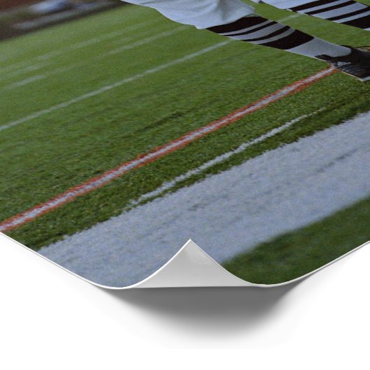 フィールドで話しているアメリカンフットボールのレフェリー ポスター (角)