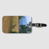 フィールドに立つバック ラゲッジタグ (正面横)