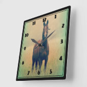 フィールドに立つベイホース スクエア壁時計 (傾斜)