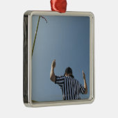 フィールドゴールを呼んでいるフットボールの審判員 メタルオーナメント (右)