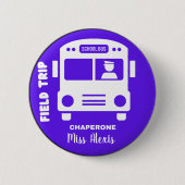 フィールドトリップシャペロン – モノグラム名カスタマイズ-  缶バッジ (正面)