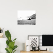 フィールド16x20で動作する白黒ファームトラクター ポスター (ホームオフィス)