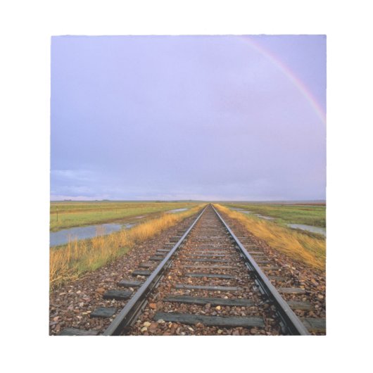 フェアフィールド近くの鉄道線路に架かる虹 ノートパッド (正面)