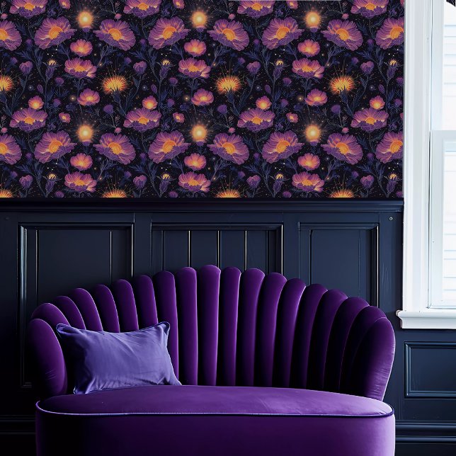 フェアヤコアエテ白熱［赤熱］光を放つリアルパープル&イエローフローラ 壁紙 (Fairycore Ethereal Glowing Purple & Yellow Floral Wallpaper above a purple scalloped sofa.)