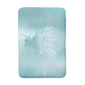 フェアリーウィングミントガウン | ルクスパールグリーンアクアシェン バスマット (正面縦)