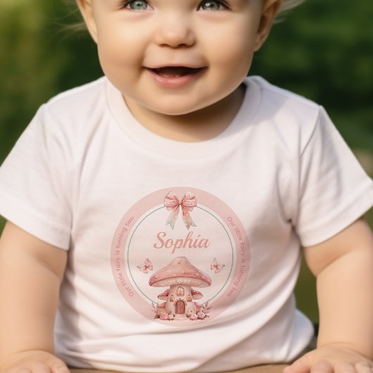 フェアリーガールマッシュルームハウス誕生日 トドラーTシャツ