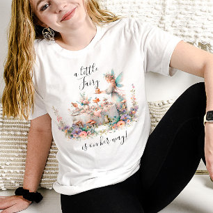 フェアリー茶のパーティーフローラママは赤ちゃんのシャワーになる Tシャツ