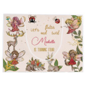 フェアリー・ガーデンの誕生日に羽ばたいてキラキラしよう ラージペーパーバッグ (裏面)