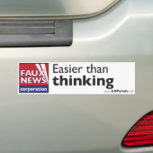 フェイクなニュース: 考えますより容易 バンパーステッカー (車上)