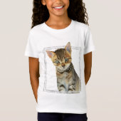 フェイクな大理石フレームとの虎猫の子ネコの絵画 Tシャツ (正面)