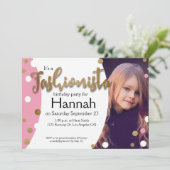 フェイクな金ゴールドのグリッター、ピンクのファッショニスタ点の誕生日 招待状 (スタンド正面)