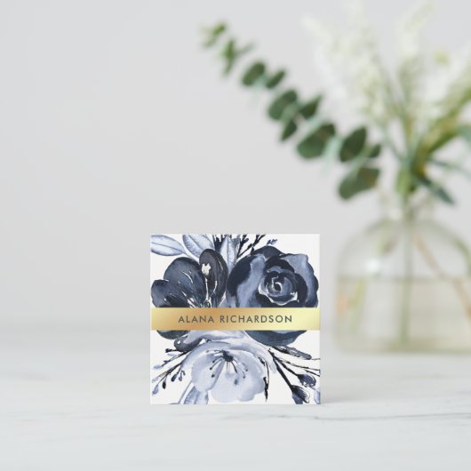 フェイクな金ゴールドの一見を用いる暗くモダンな花柄 スクエア名刺 (スタンド正面)