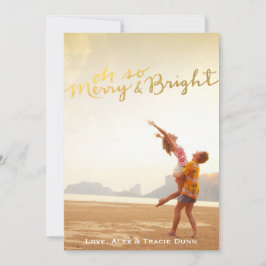 フェイクな金ゴールドホイルのメリーで及び明るいクリスマスカード シーズンカード