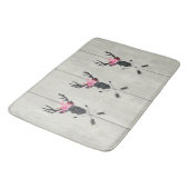 フェイクウッドのフローラクラウン付きジオメトリックディアヘッド バスマット (アングル)